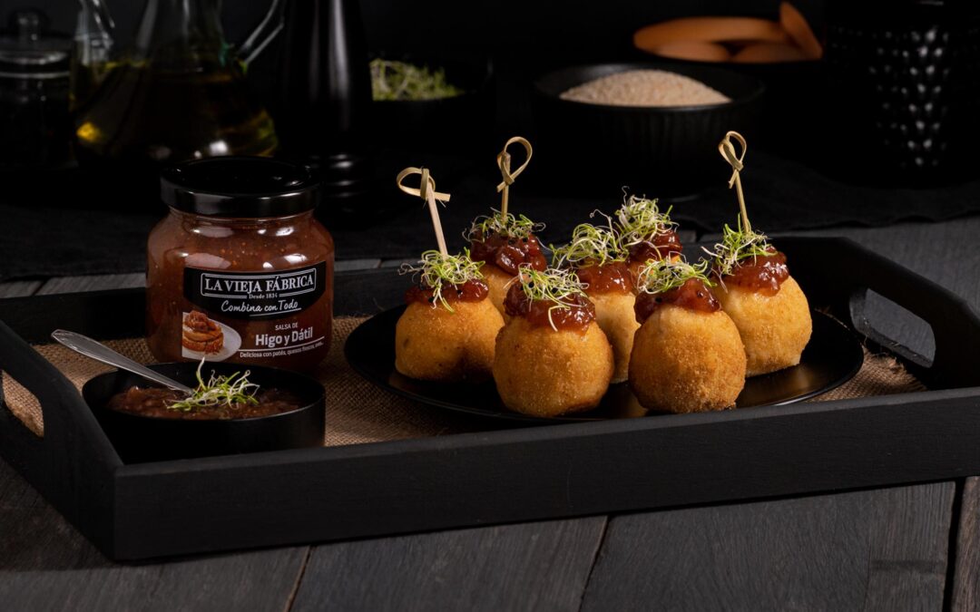 Croquetas de pollo y foie con salsa de higo y dátil