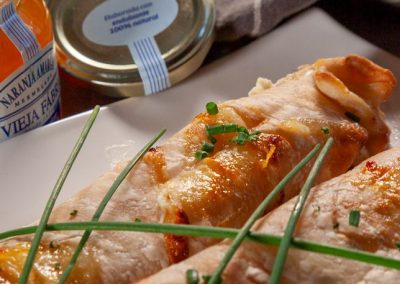 Hojaldre de Bacalao ahumado, rulo de queso de cabra y mermelada de naranja amarga Cero azúcar añadido