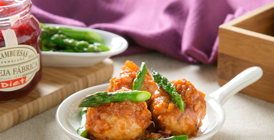 Albóndigas de pavo y curry con salsa de mermelada de frambuesas Diet