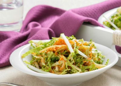 Ensalada de col y zanahoria con mermelada de fresas Diet