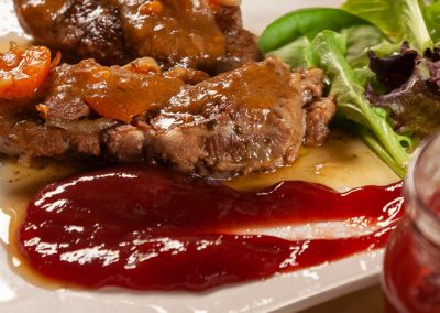 Jarrete de ternera guisado con mermelada de fresas Ecológica