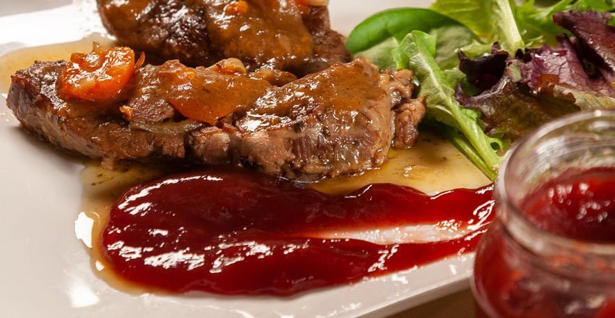 Jarrete de ternera guisado con mermelada de fresas Ecológica