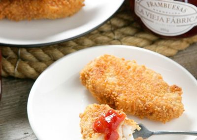 Nuggets de merluza marinados en La mermelada de frambuesa