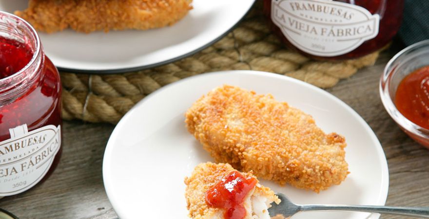 Nuggets de merluza marinados en La mermelada de frambuesa