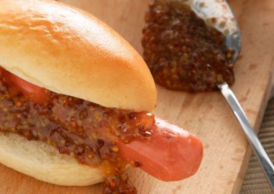 Perrito caliente con salsa de mostaza y mermelada de higos Cocina Selecta