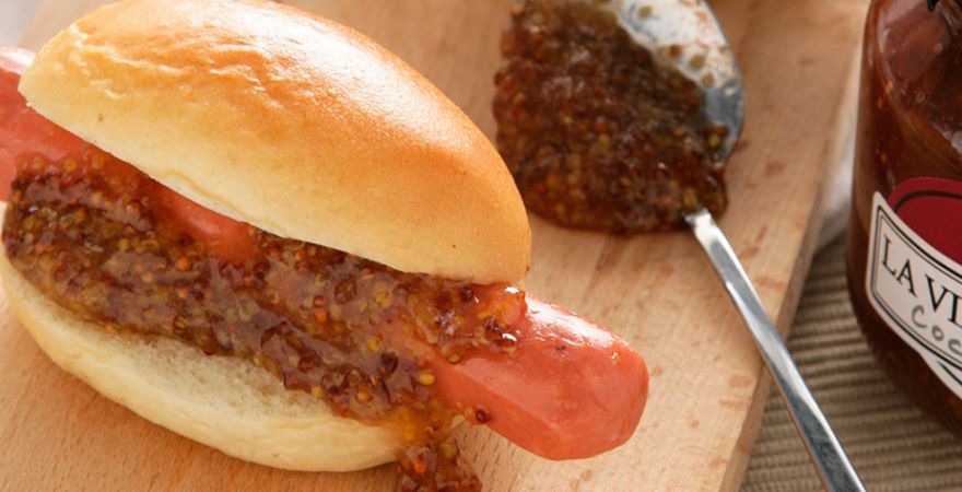 Perrito caliente con salsa de mostaza y mermelada de higos Cocina Selecta