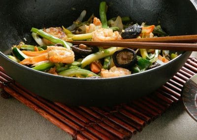 Salteado agridulce de verduras y langostinos con mermelada de piña Diet