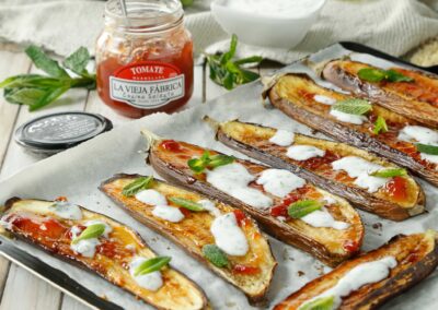 Sabores de temporada: berenjenas asadas con mermelada de tomate